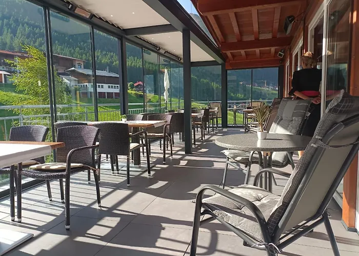 Hotel Bruno - In - Out 3*