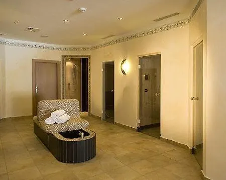 Hotel Bruno - In - Out