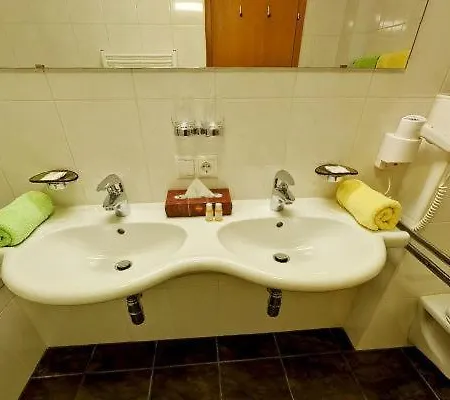 Bruno - In - Out Hotel