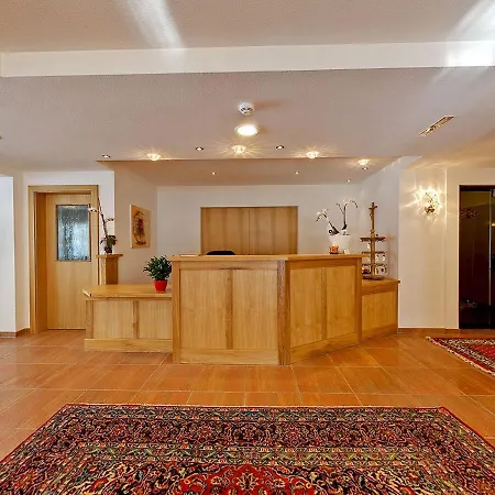 Bruno - In - Out 3* Ζόλντεν