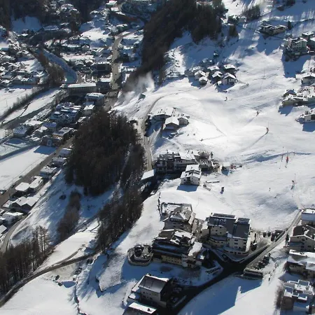 Bruno - In - Out ホテル ゼルデン