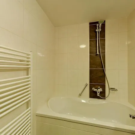 Bruno - In - Out 3* Sölden