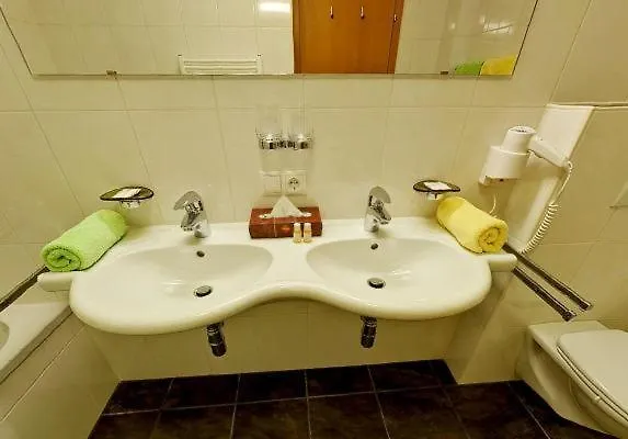 Bruno - In - Out Hotel